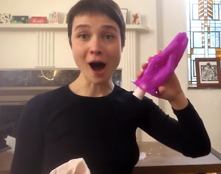 Zoe Ligon Molds Her Hand!
